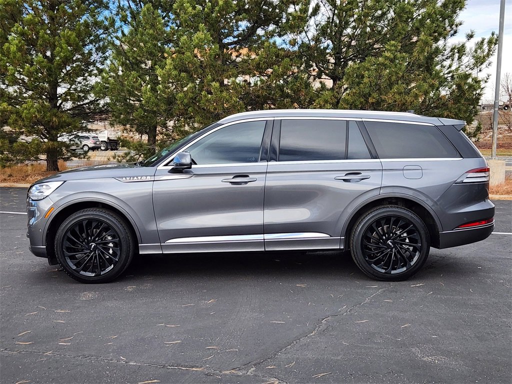 Used 2021 Lincoln Aviator Reserve w/ Equipment Group 210A image 2