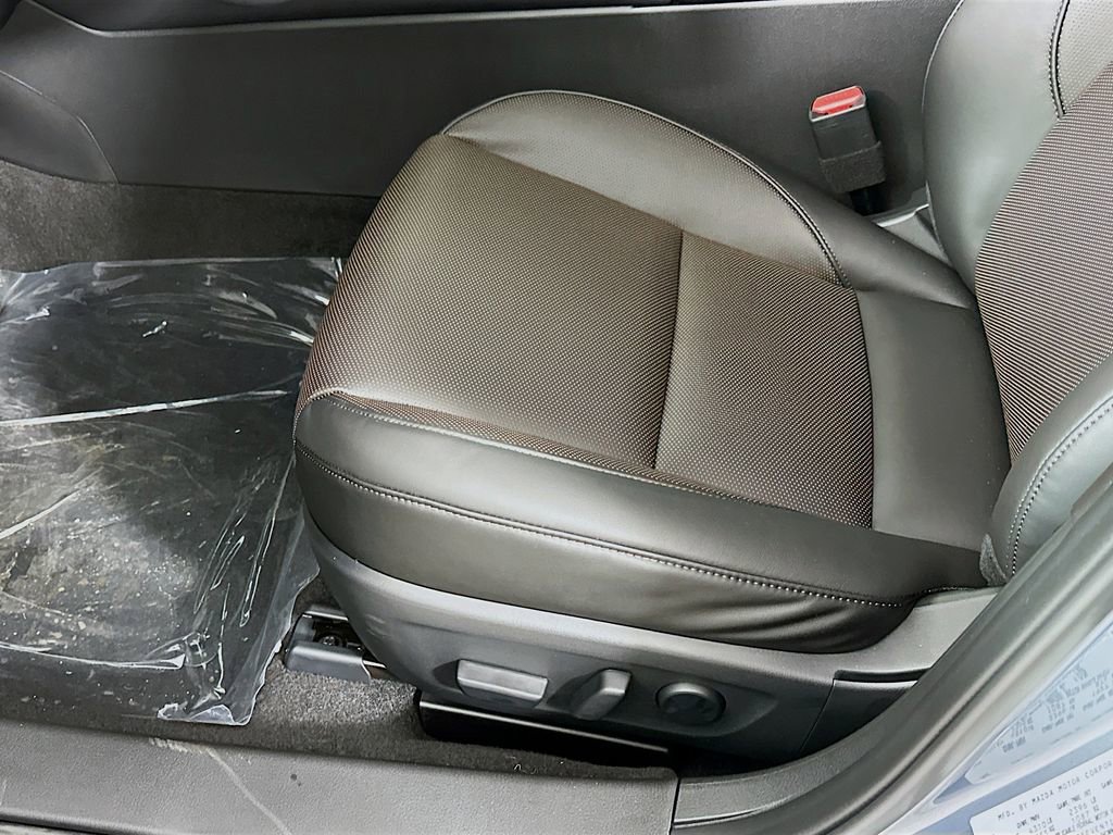 New 2026 MAZDA MAZDA3 Hatchback w/Premium Plus Pkg image 26