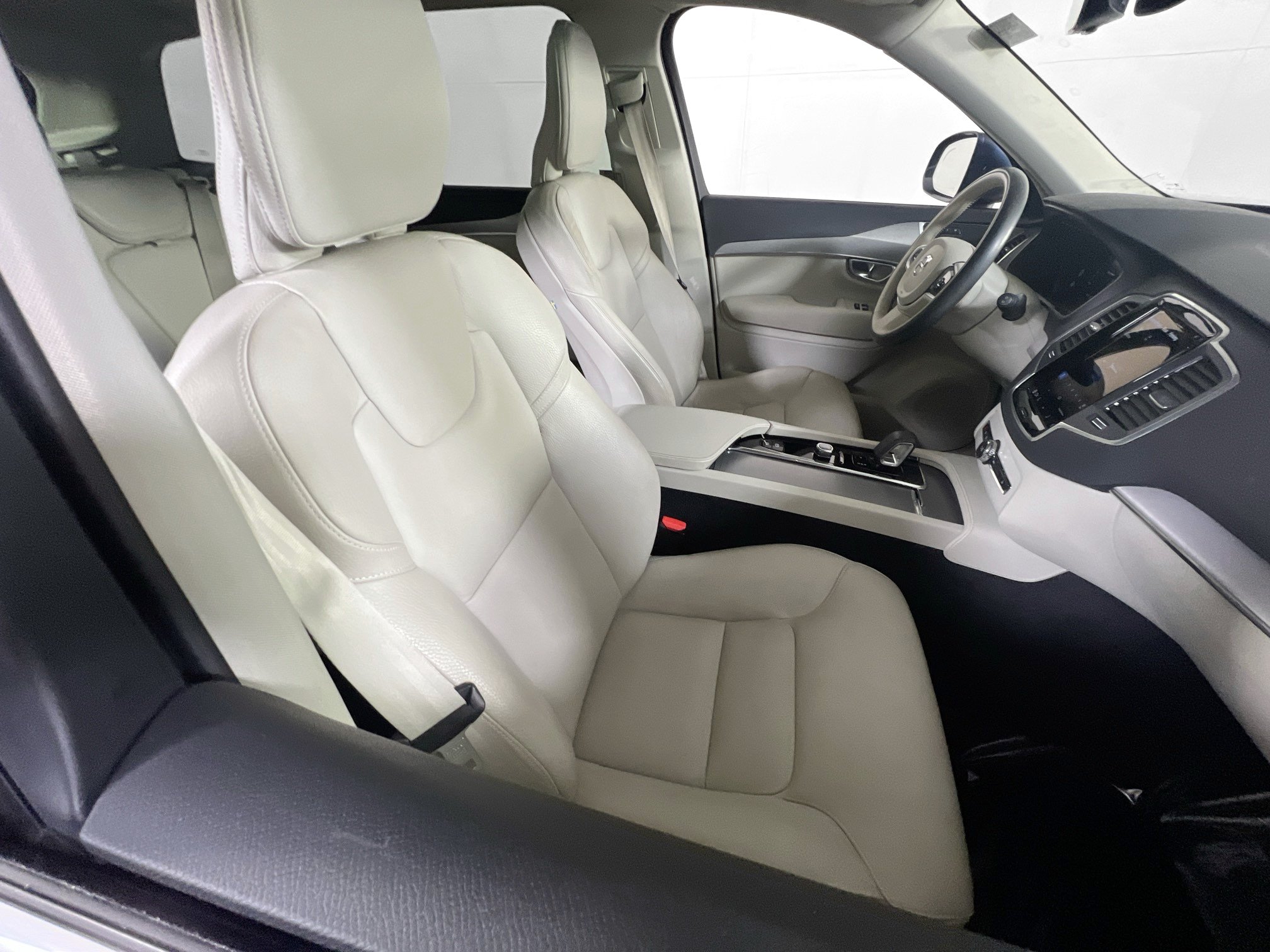 Used 2023 Volvo XC90 B5 Core AWD/4WD image 29