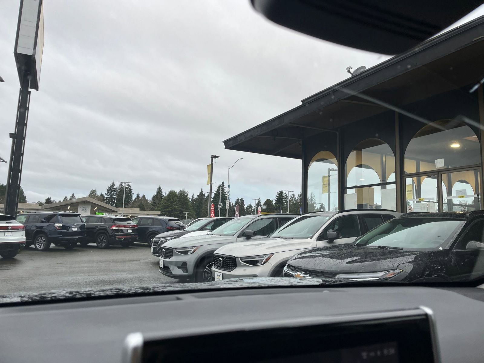 Used 2025 Toyota RAV4 XLE image 18