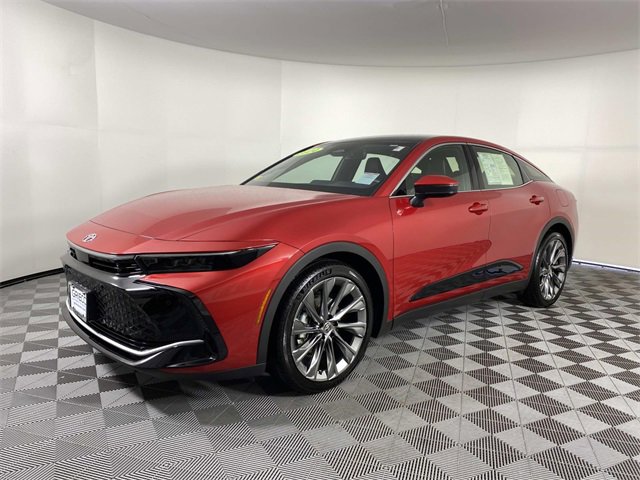 Used 2024 Toyota Crown Limited w/ Advanced Technology Package image 4