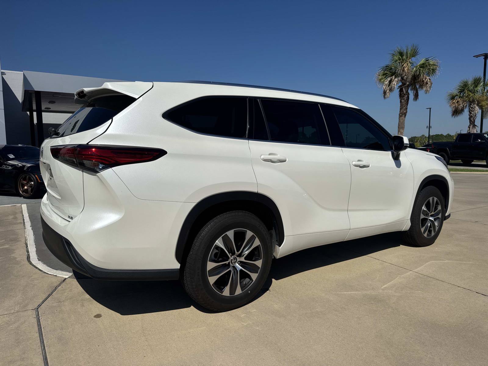 Used 2020 Toyota Highlander XLE FWD image 7