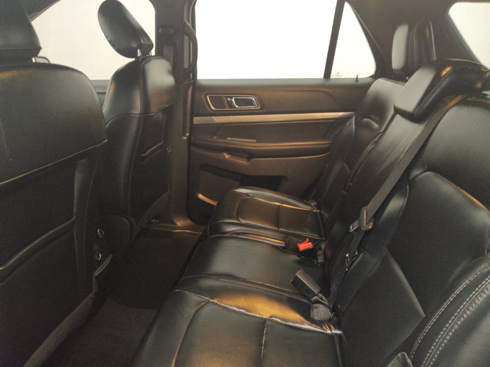 Used 2019 Ford Explorer XLT w/ Equipment Group 202A AWD/4WD image 18