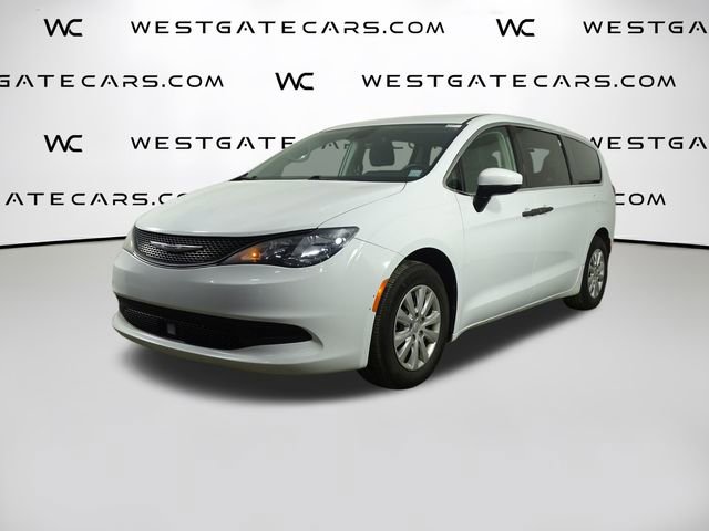 Used 2021 Chrysler Voyager L image 1