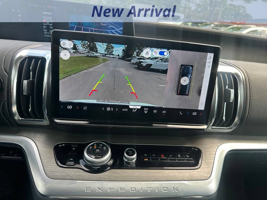 Used 2025 Ford Expedition Platinum AWD/4WD image 12