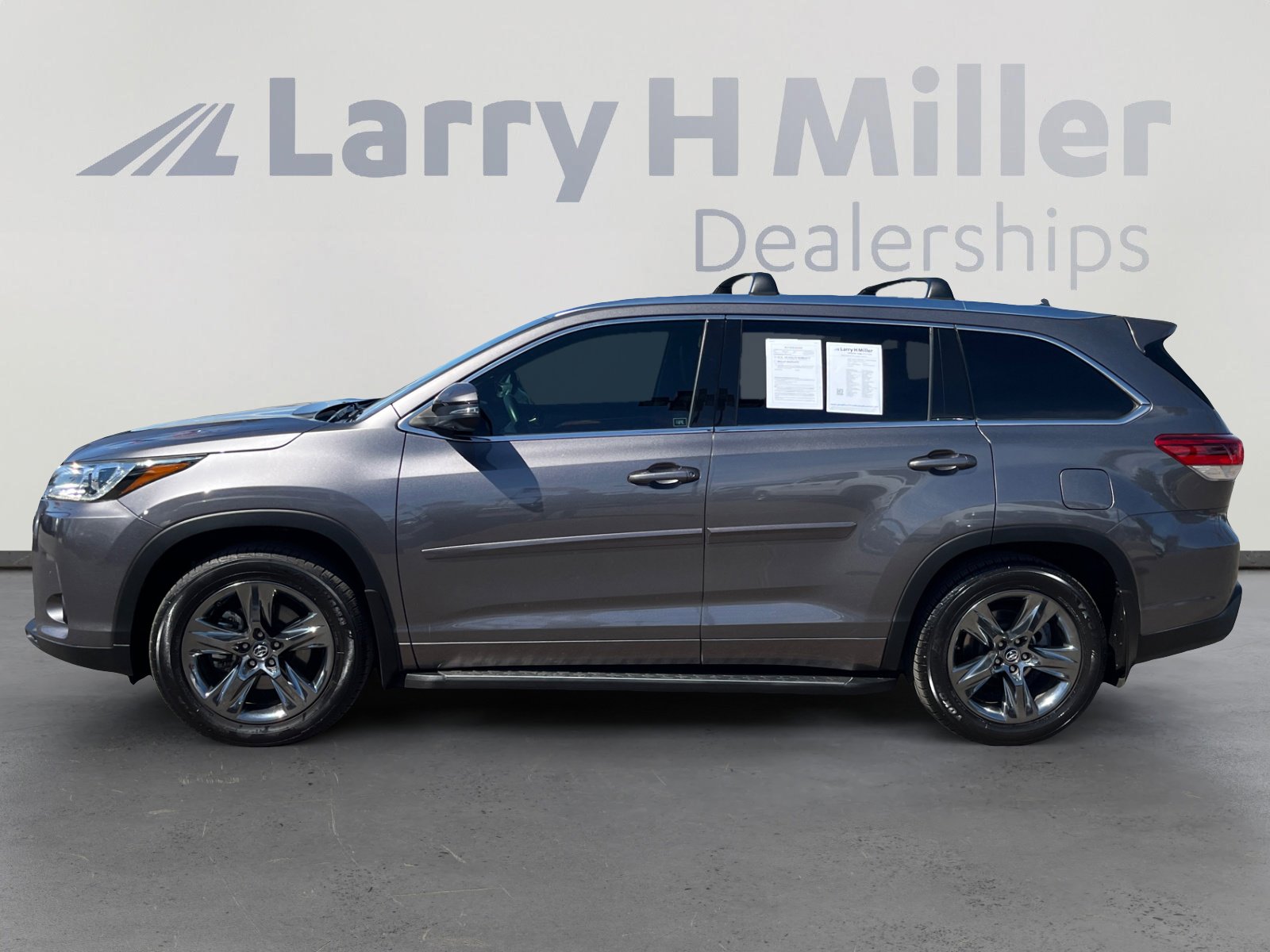 Used 2018 Toyota Highlander Limited Platinum image 2