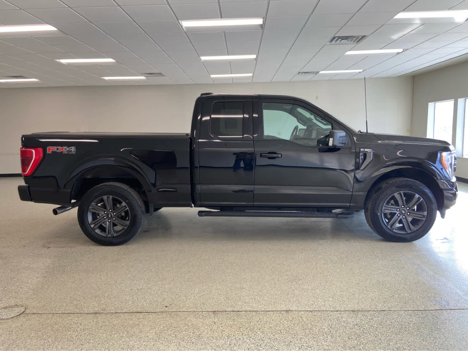 Used 2023 Ford F150 XLT w/ Equipment Group 302A High image 4