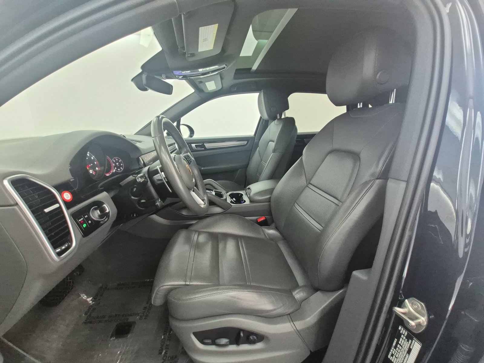 Used 2022 Porsche Cayenne Platinum Edition AWD/4WD image 5