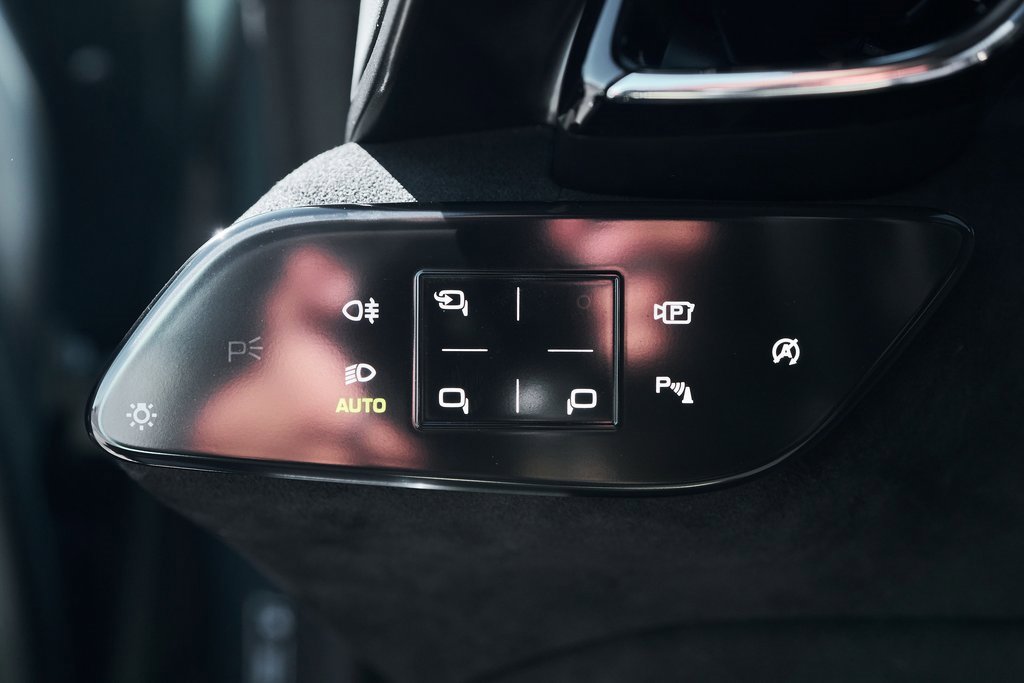 Used 2022 Ferrari Roma Base image 46