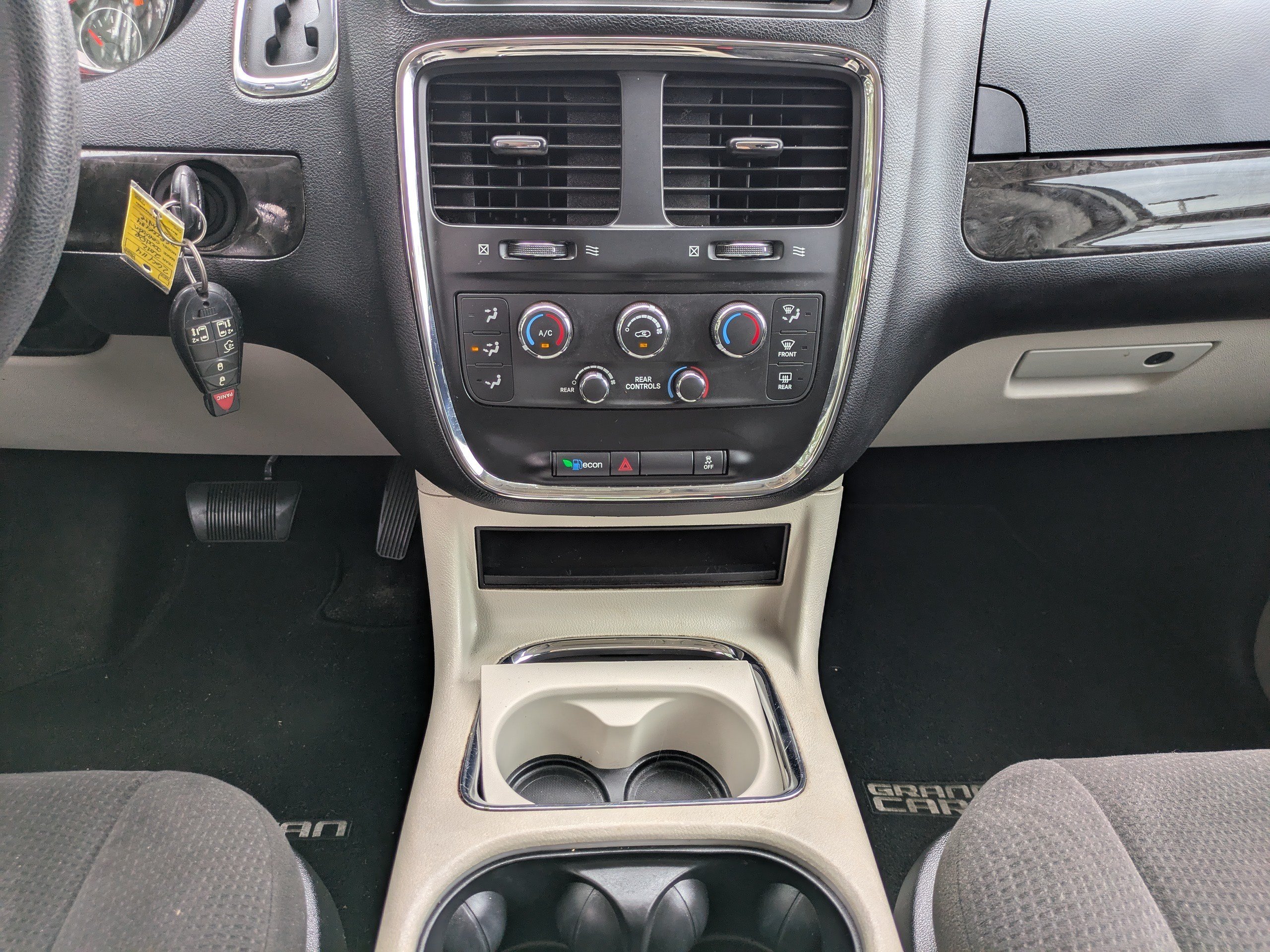 Used 2012 Dodge Grand Caravan SXT FWD image 16