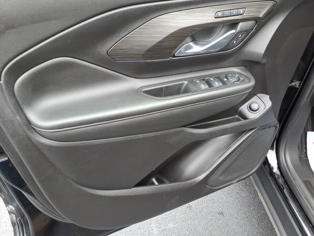 Used 2024 GMC Terrain SLT image 12