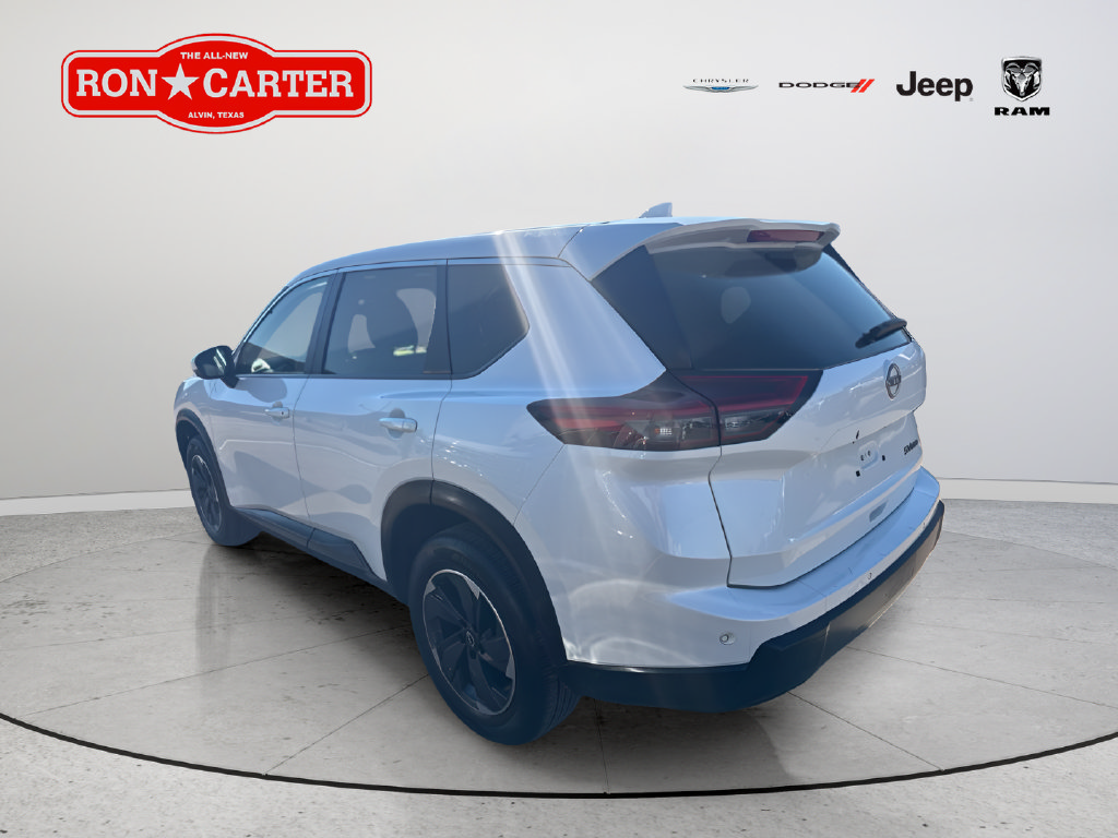 Used 2024 Nissan Rogue SV AWD/4WD image 3