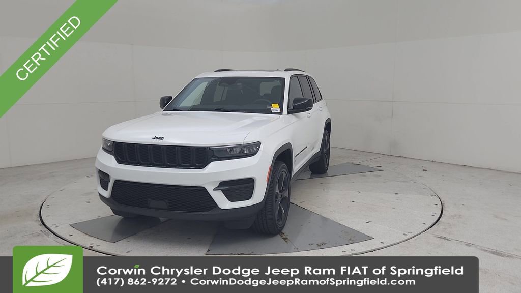 Used 2023 Jeep Grand Cherokee Altitude image 4