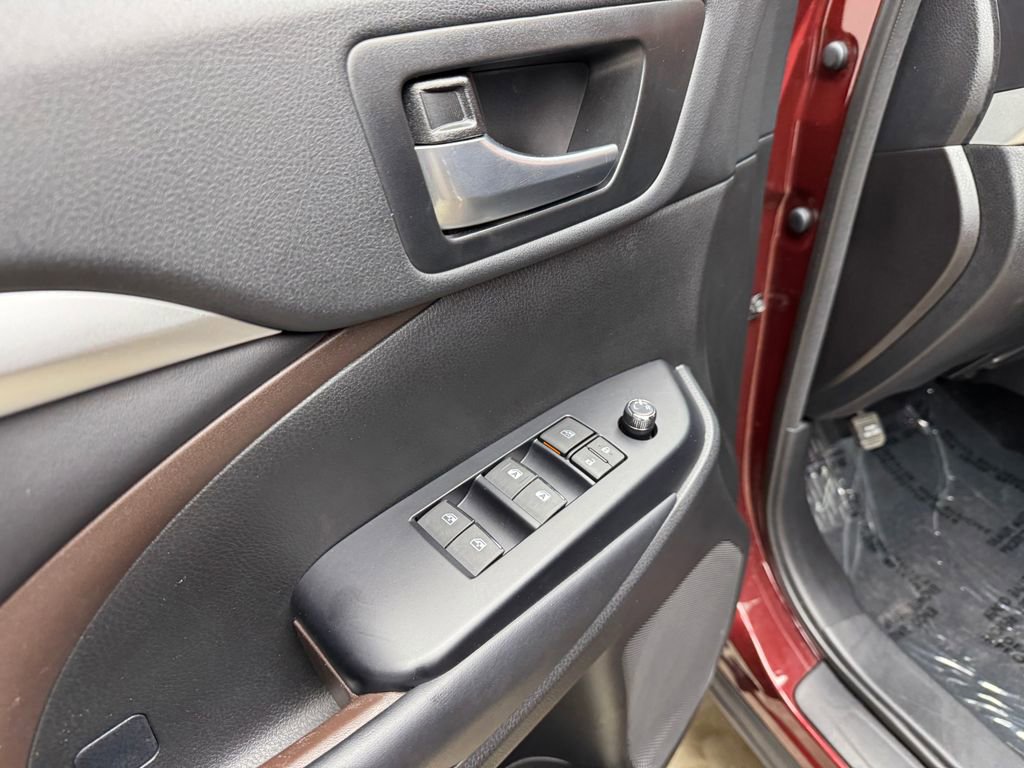 Used 2018 Toyota Highlander XLE image 12