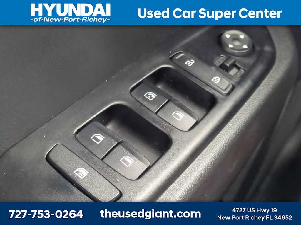 Certified 2024 Hyundai Venue Limited FWD image 25