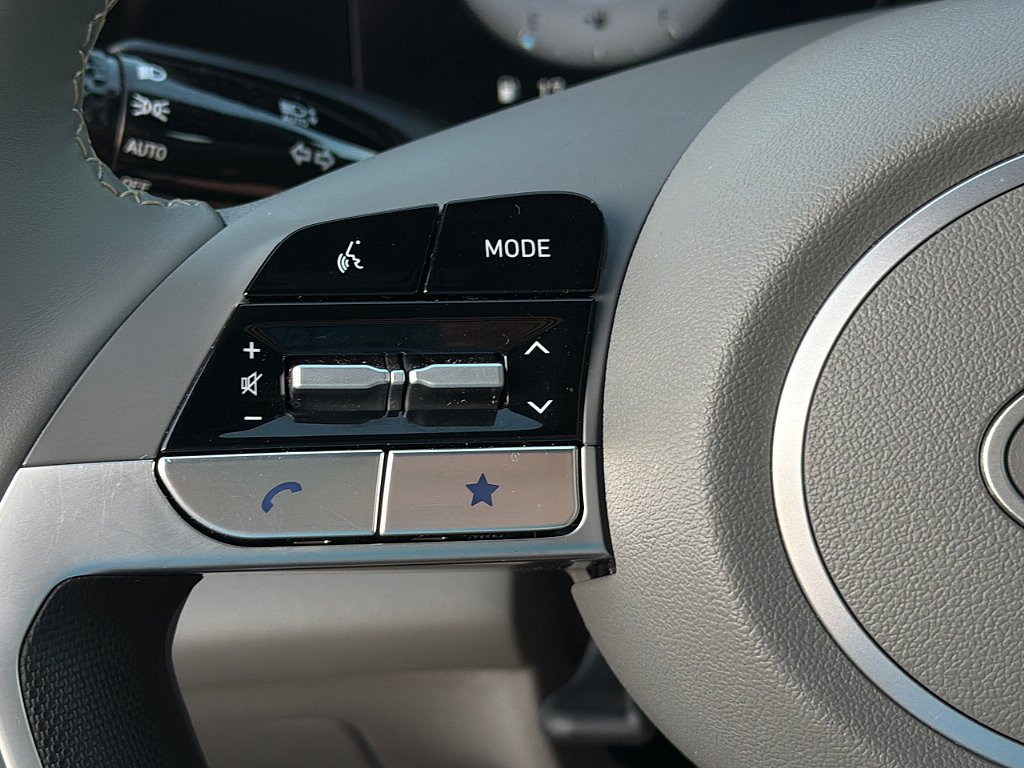 Used 2025 Hyundai Elantra SEL image 15