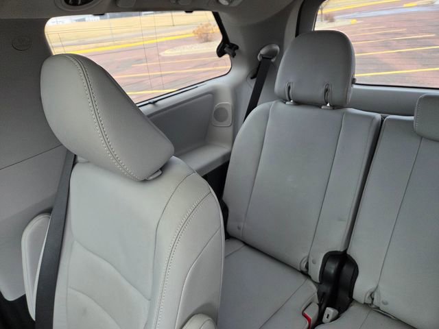 Used 2019 Toyota Sienna Limited Premium image 59