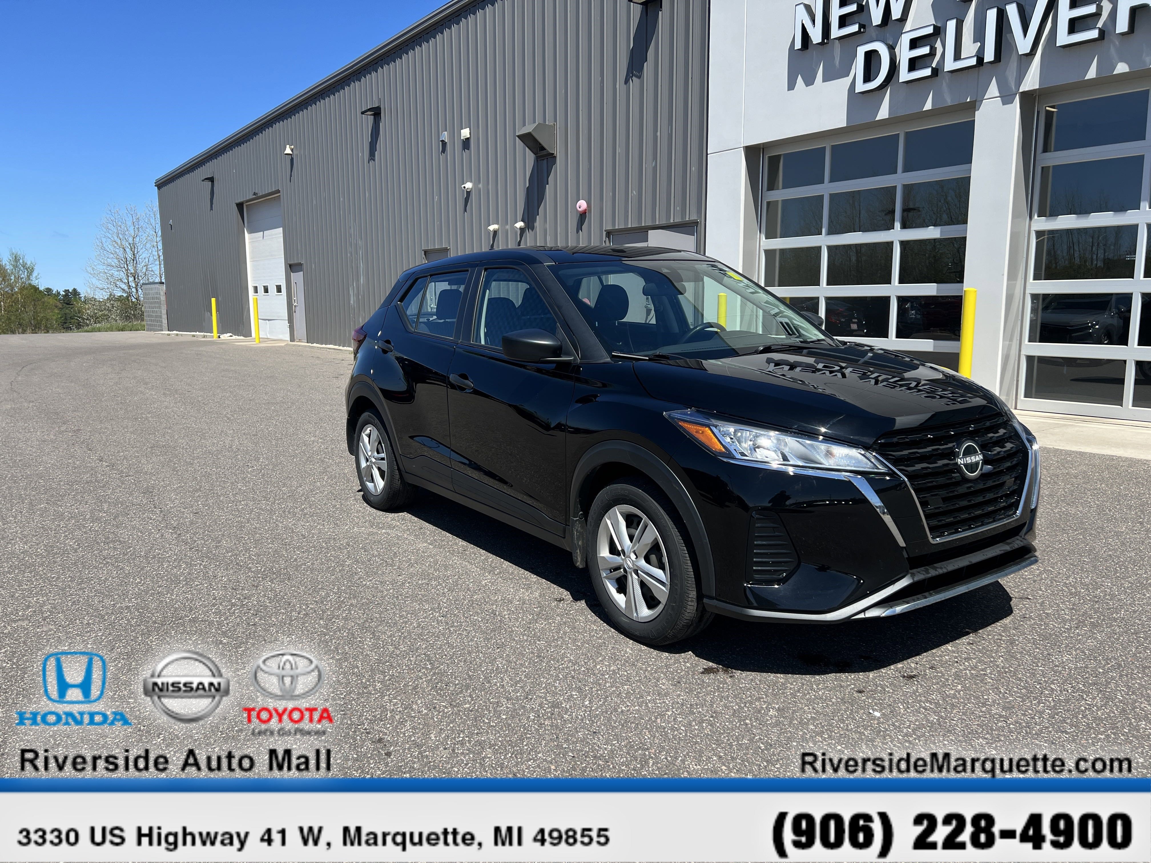 Used 2023 Nissan Kicks S image 1