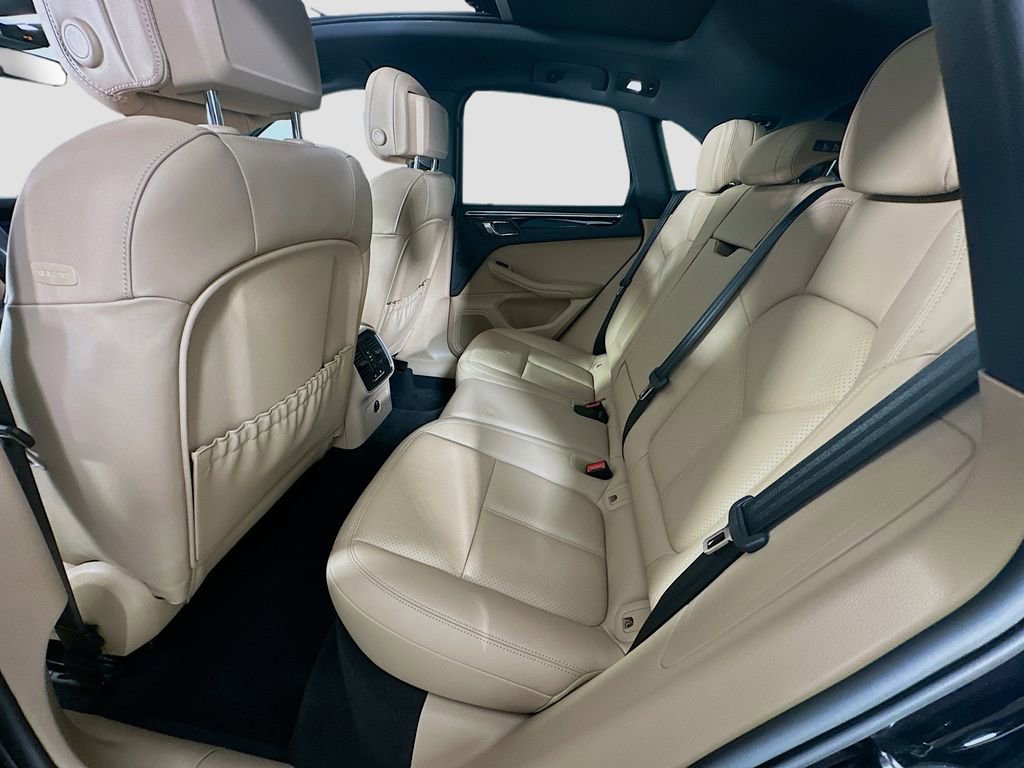 Certified 2022 Porsche Macan image 24