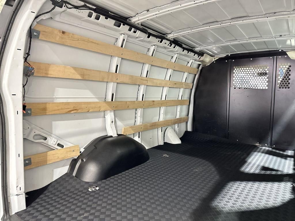 Used 2024 GMC Savana 2500 w/ Driver Convenience Package image 31