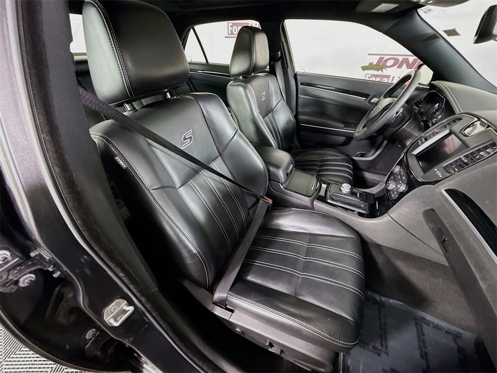 Used 2023 Chrysler 300 S image 33