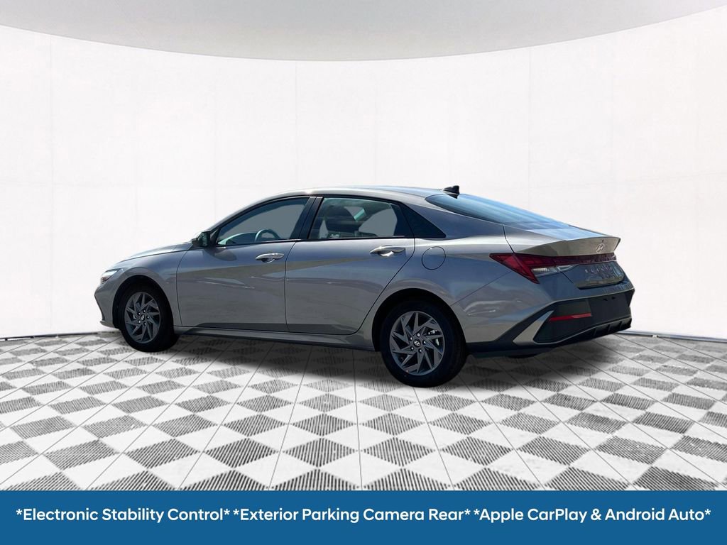 Used 2025 Hyundai Elantra Blue image 7