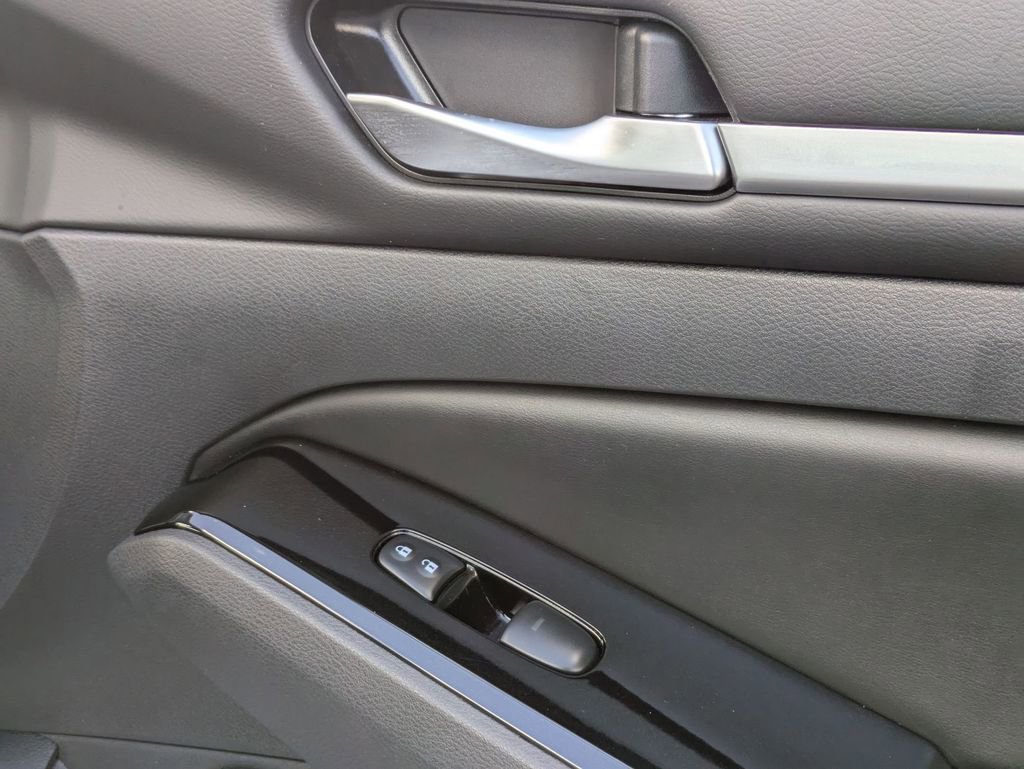 Used 2025 Nissan Altima 2.5 SR image 33