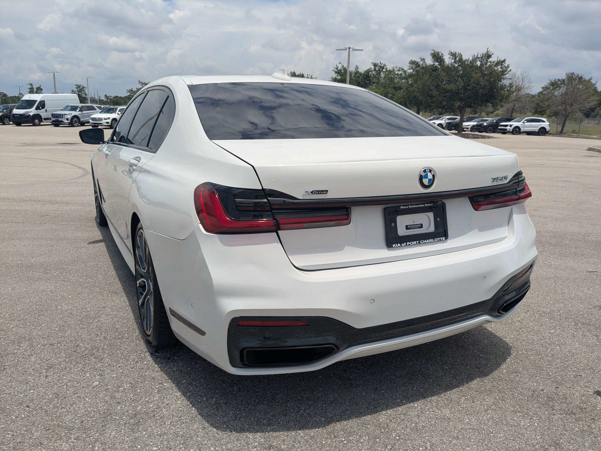 Used 2022 BMW 750Li xDrive AWD/4WD image 7
