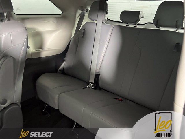 Used 2021 Toyota Sienna XLE FWD image 22