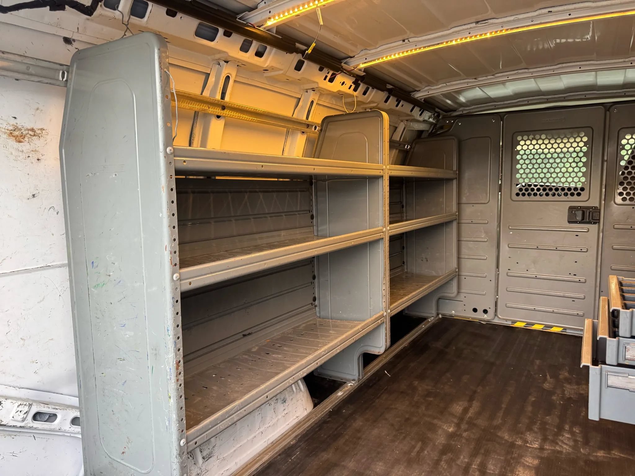 Used 2012 Chevrolet Express 2500 RWD image 18