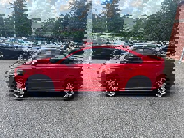 Used 2010 Volvo S40 T5 R-Design image 2