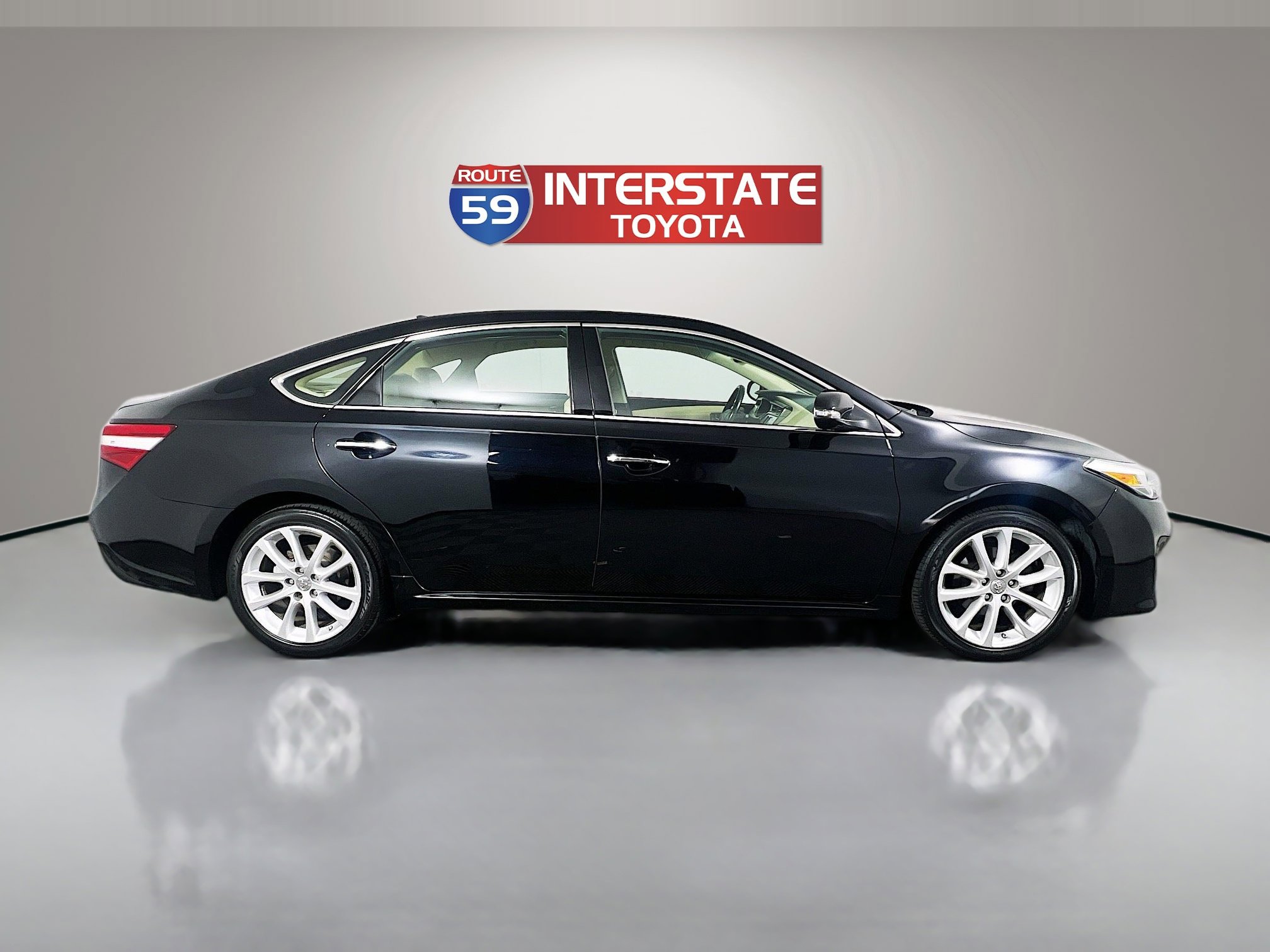 Used 2013 Toyota Avalon Limited FWD image 8