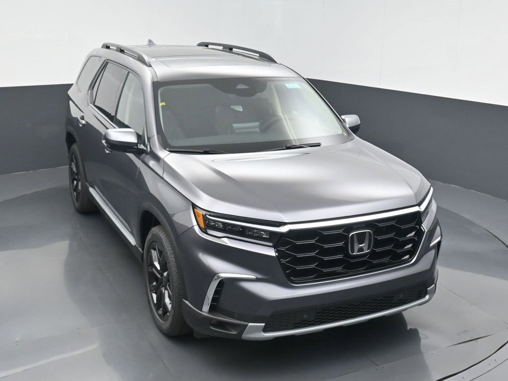 New 2025 Honda Pilot Touring image 3