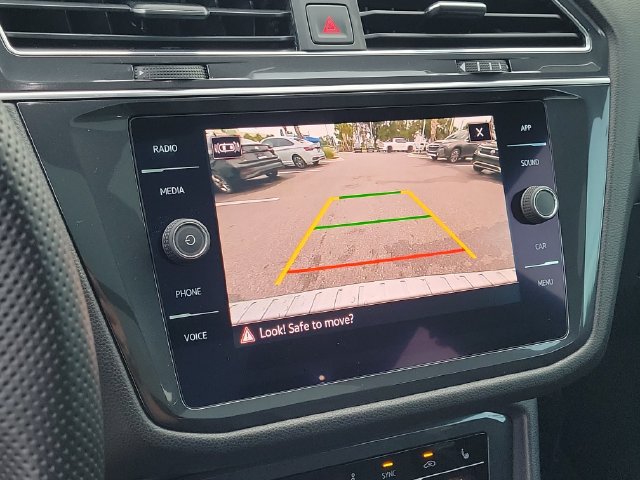 Certified 2022 Volkswagen Tiguan SE R-Line FWD image 25