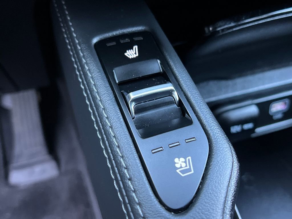 Used 2023 Kia Telluride EX w/ EX Captain's Chair Package image 31