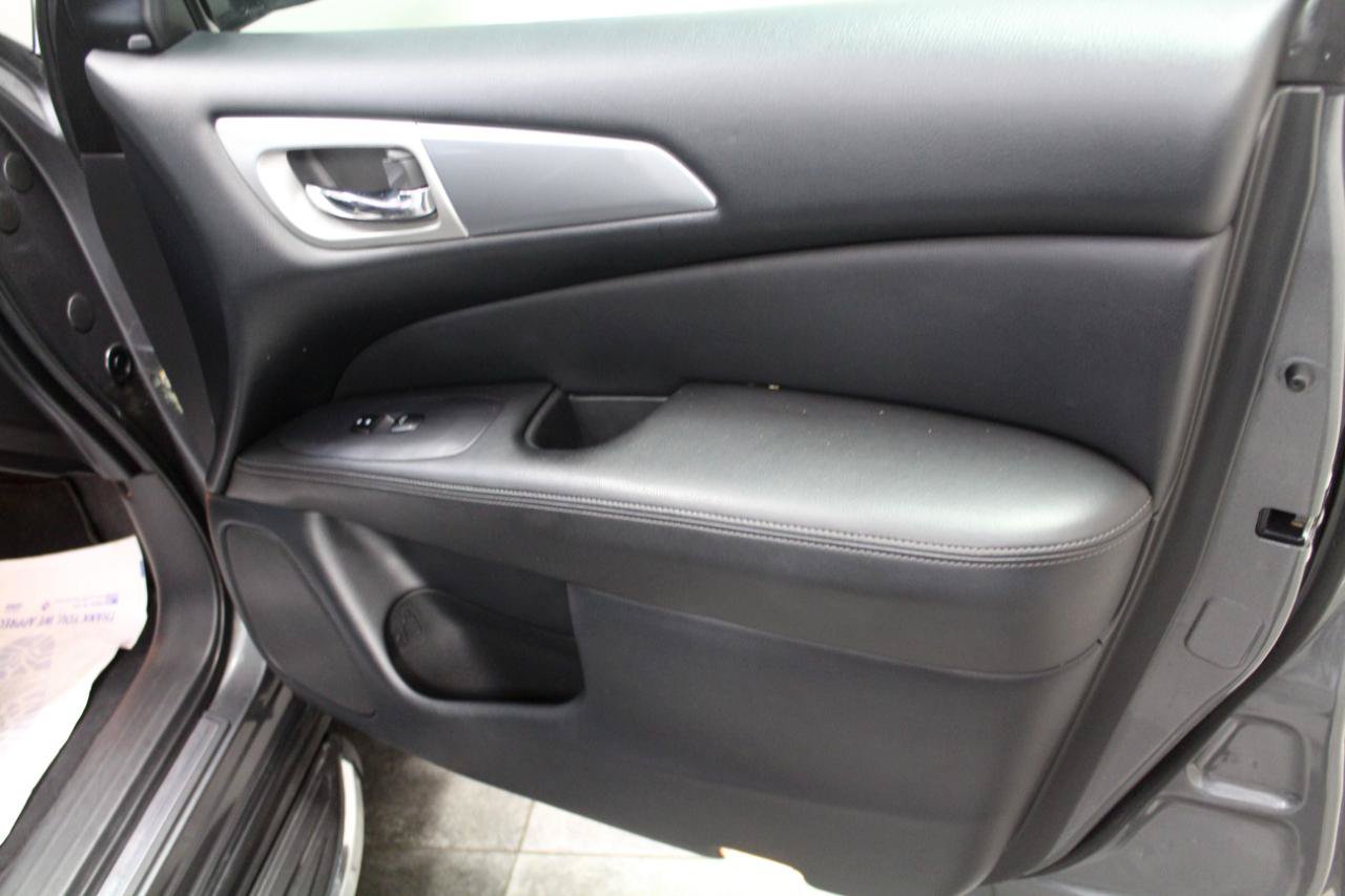 Used 2020 Nissan Pathfinder SL AWD/4WD image 26