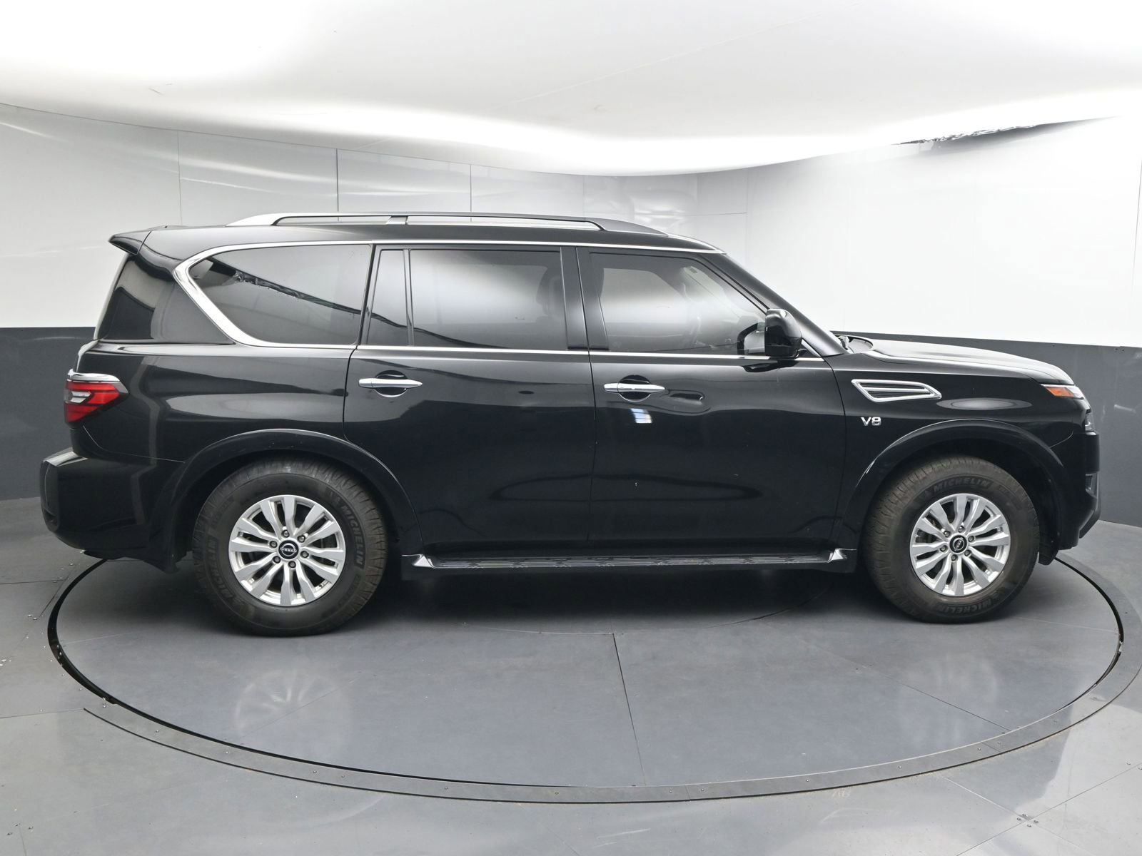 Used 2021 Nissan Armada SV image 8