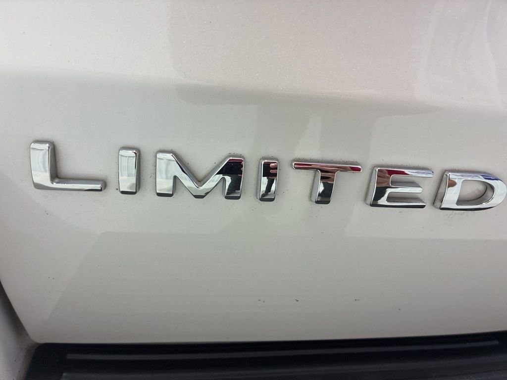 Used 2018 Ford Expedition Max Limited w/ Equipment Group 301A RWD image 11