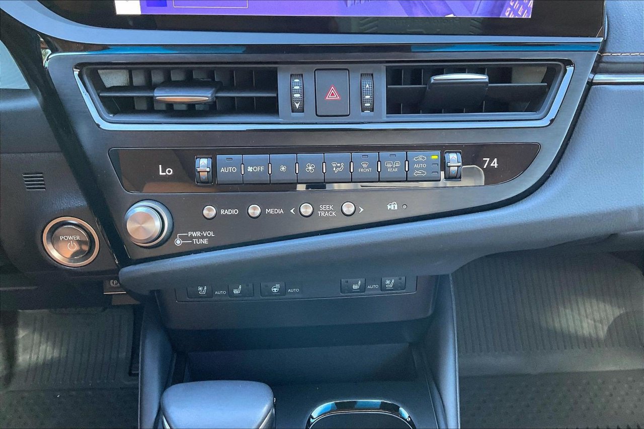 Used 2025 Lexus ES 300h w/ Premium Package FWD image 19