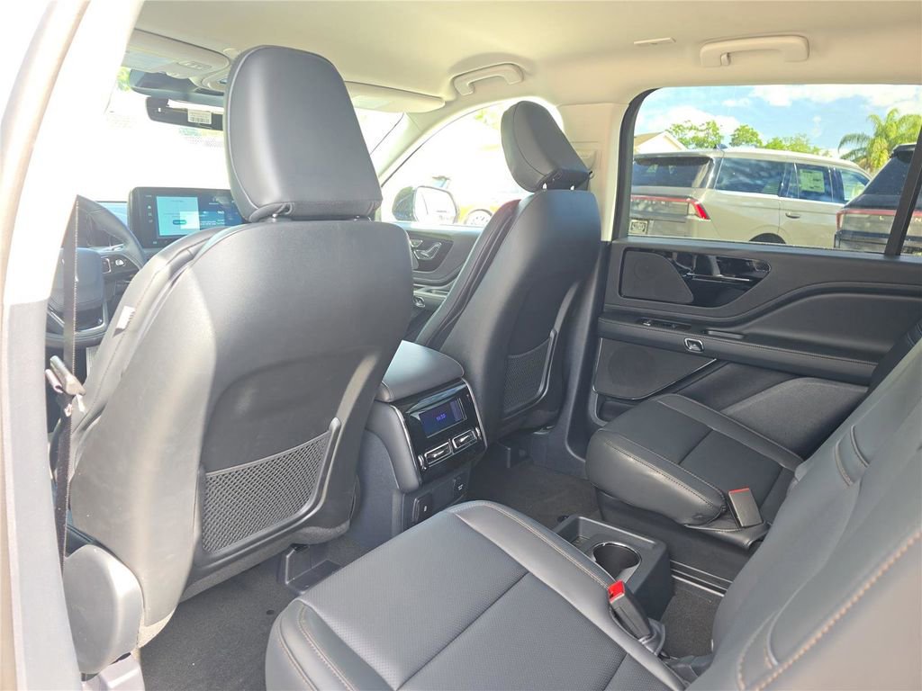 New 2026 Lincoln Aviator AWD image 12