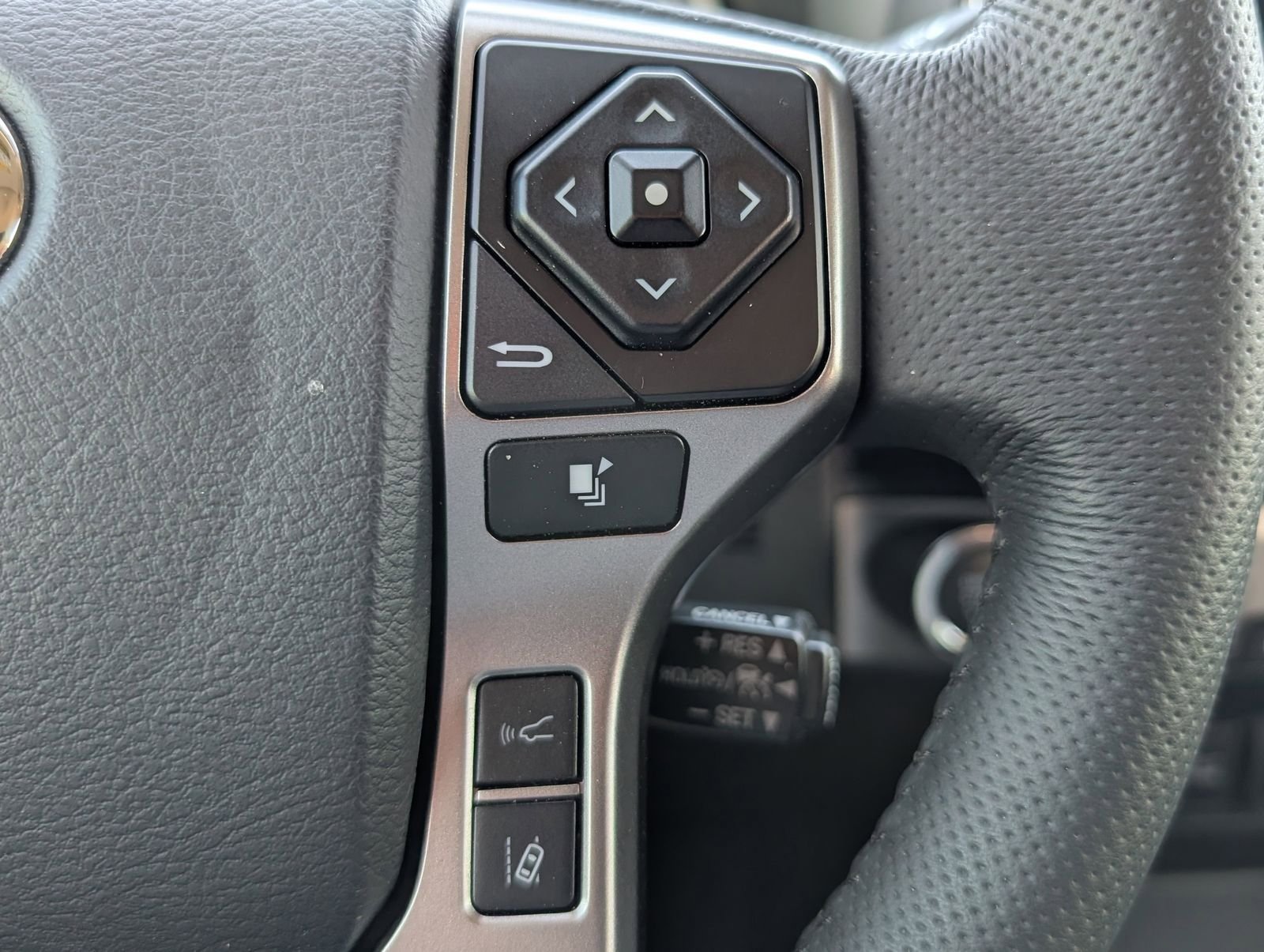 Used 2023 Toyota Tacoma SR5 AWD/4WD image 23