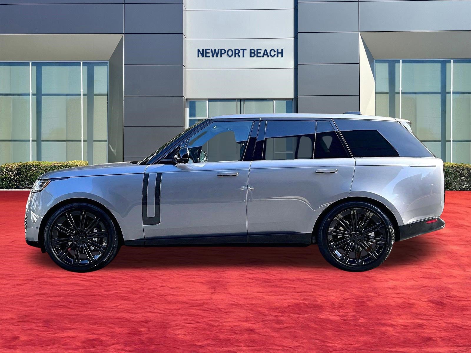 New 2026 Land Rover Range Rover SE image 2