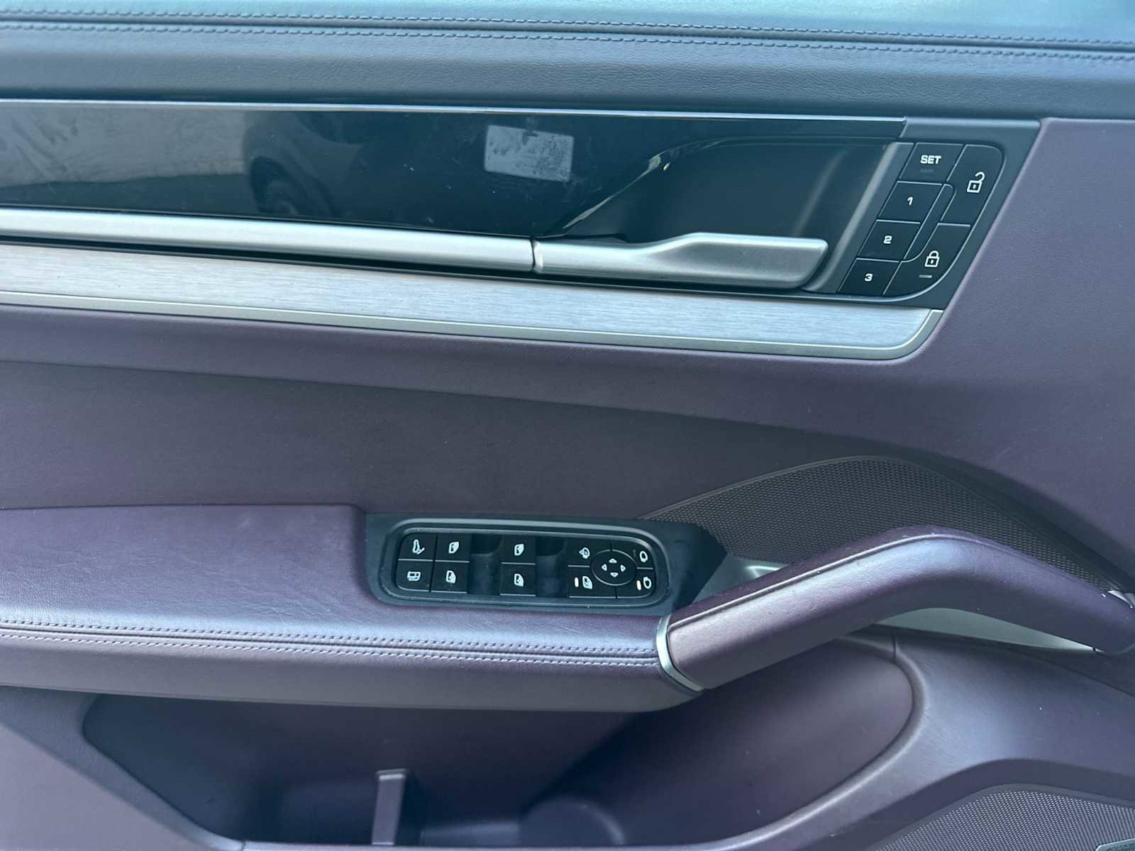 Certified 2024 Porsche Cayenne E-Hybrid image 12