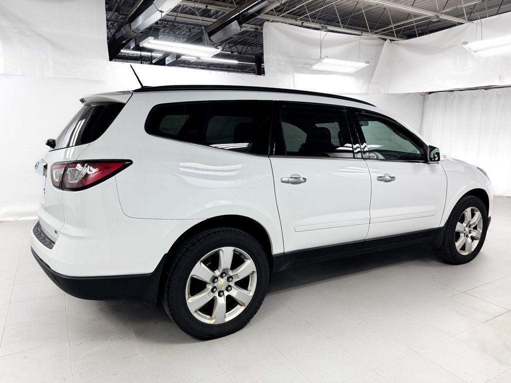 Used 2017 Chevrolet Traverse LT w/ Style and Technology Package FWD image 7