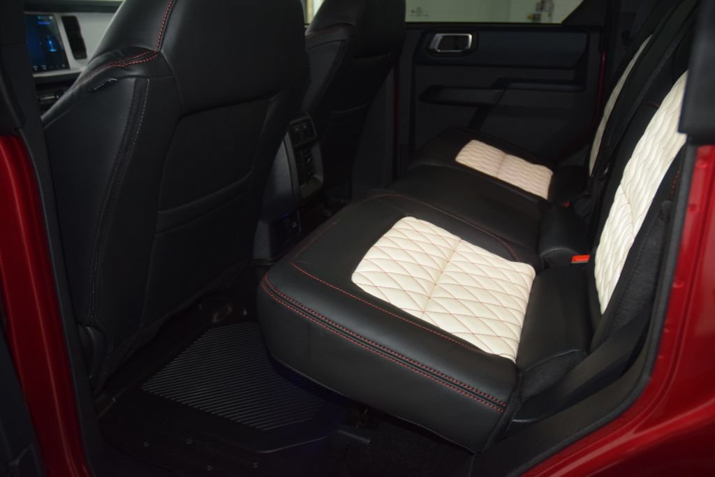 Used 2025 Ford Bronco Heritage Edition AWD/4WD image 44