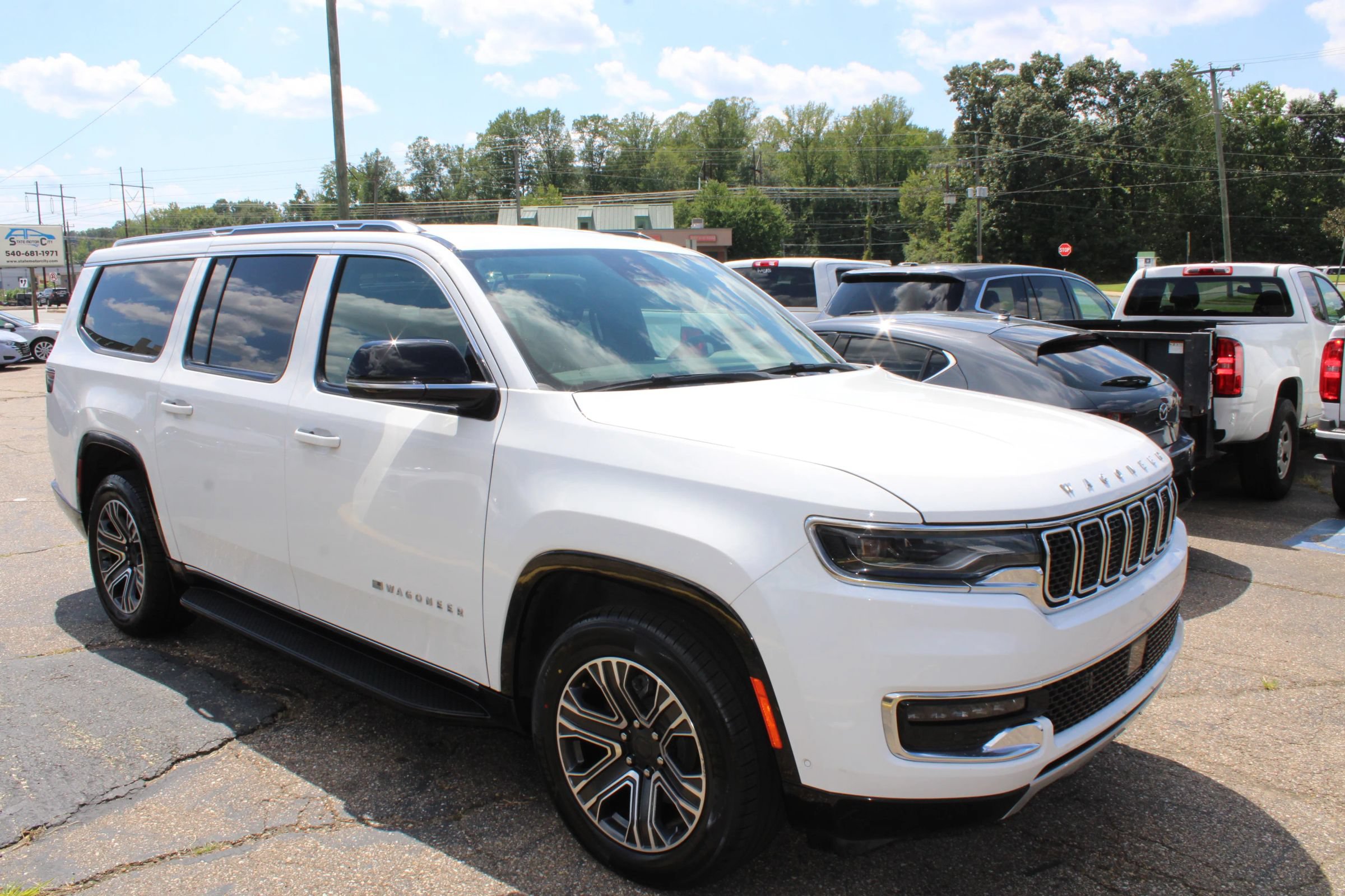 Used 2024 Jeep Wagoneer L Series II w/ Flexible Seating Group AWD/4WD image 6
