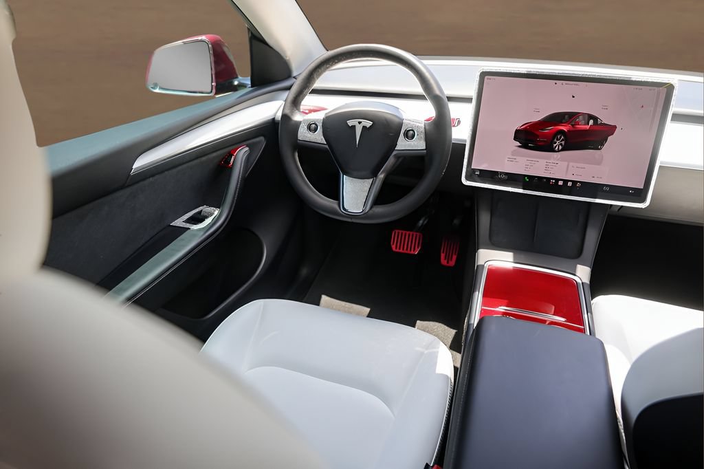Used 2023 Tesla Model Y Long Range AWD/4WD image 23