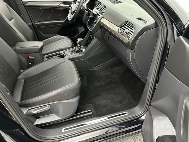 Used 2023 Volkswagen Tiguan SE R-Line image 26