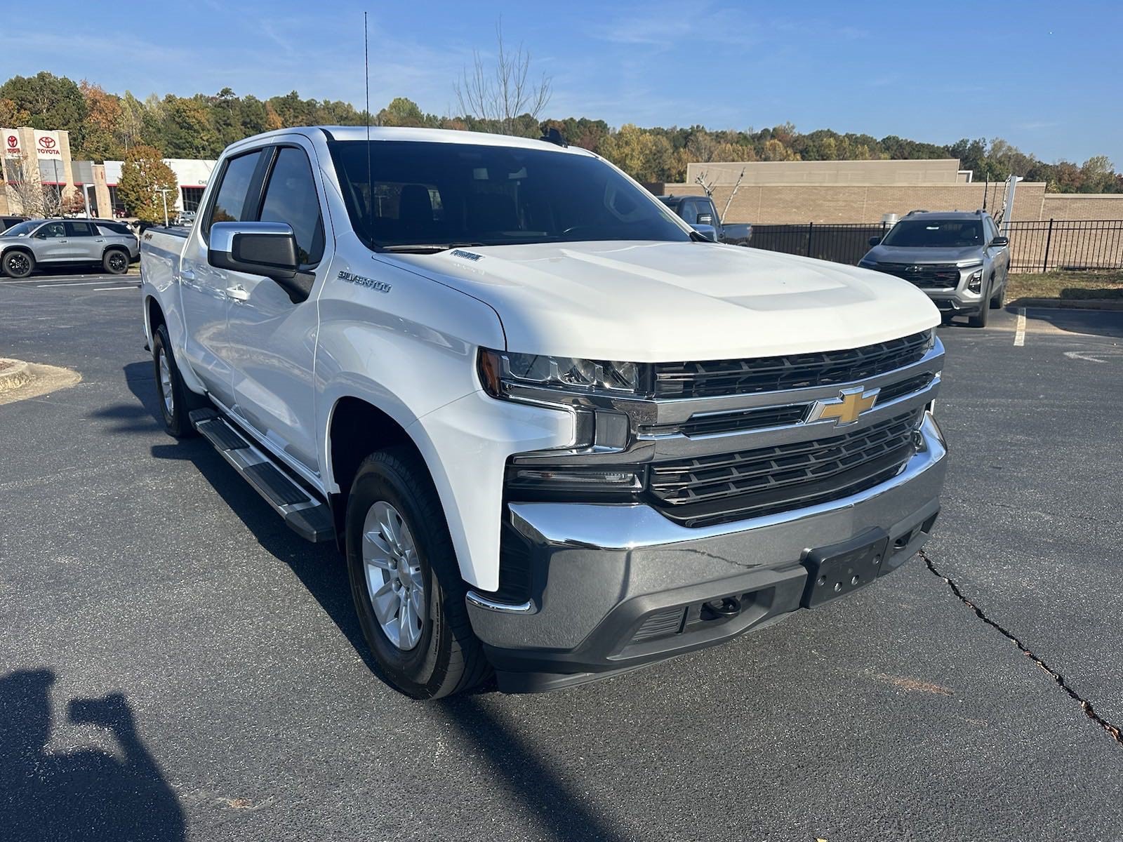 Used 2021 Chevrolet Silverado 1500 LT w/ Convenience Package II AWD/4WD image 3