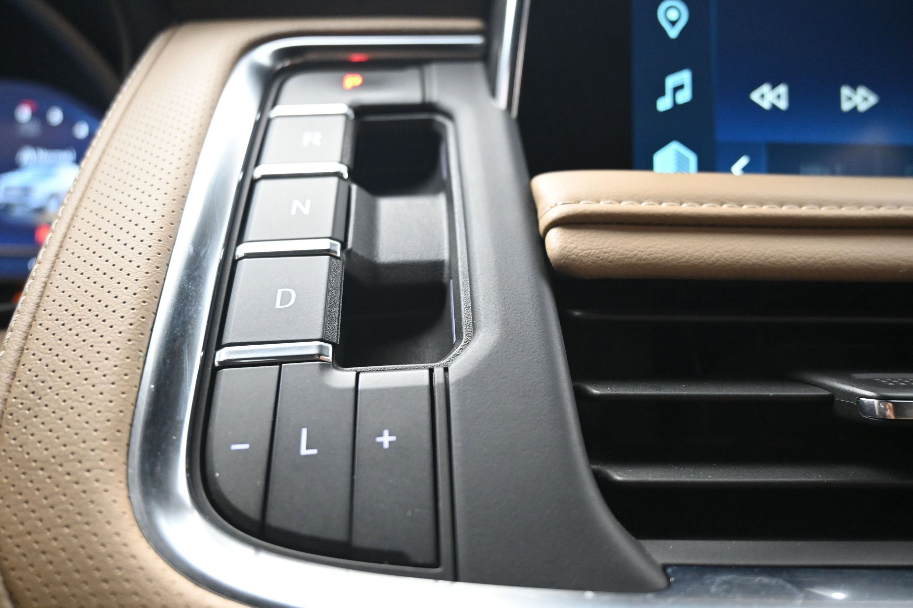 Used 2023 Chevrolet Tahoe Premier AWD/4WD image 20